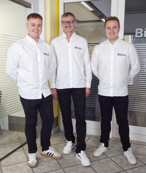 Karl Mitterbuchner (Mitte) mit seinen Söhnen Daniel und Florian